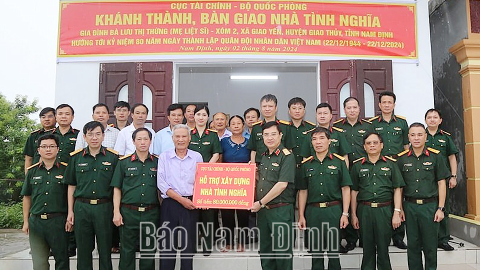 Cục Tài chính (Bộ Quốc phòng) và Đảng ủy, UBND xã Giao Yến khánh thành, bàn giao Nhà tình nghĩa tặng gia đình bà Lưu Thị Thừng, là mẹ liệt sĩ, ở xóm 2, xã Giao Yến (Giao Thủy).

