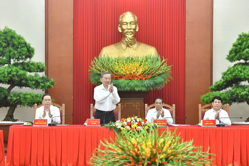 Tổng Bí thư, Chủ tịch nước Tô Lâm và các đồng chí Lãnh đạo Đảng, Nhà nước chủ trì Hội nghị gặp mặt các đồng chí lãnh đạo, nguyên lãnh đạo Đảng, Nhà nước.