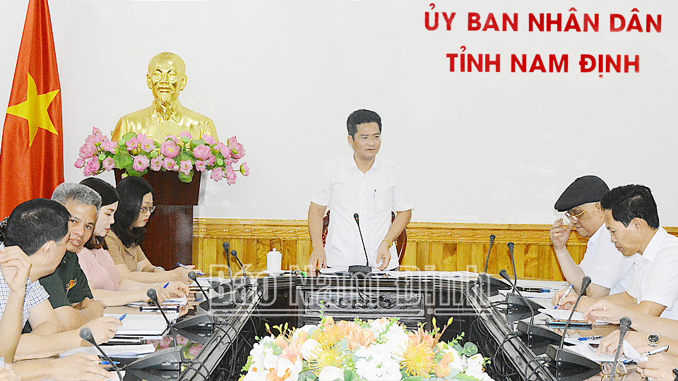 Đồng chí Trần Anh Dũng, Ủy viên Ban TVTU, Phó Chủ tịch Thường trực UBND tỉnh phát biểu tại hội nghị.
