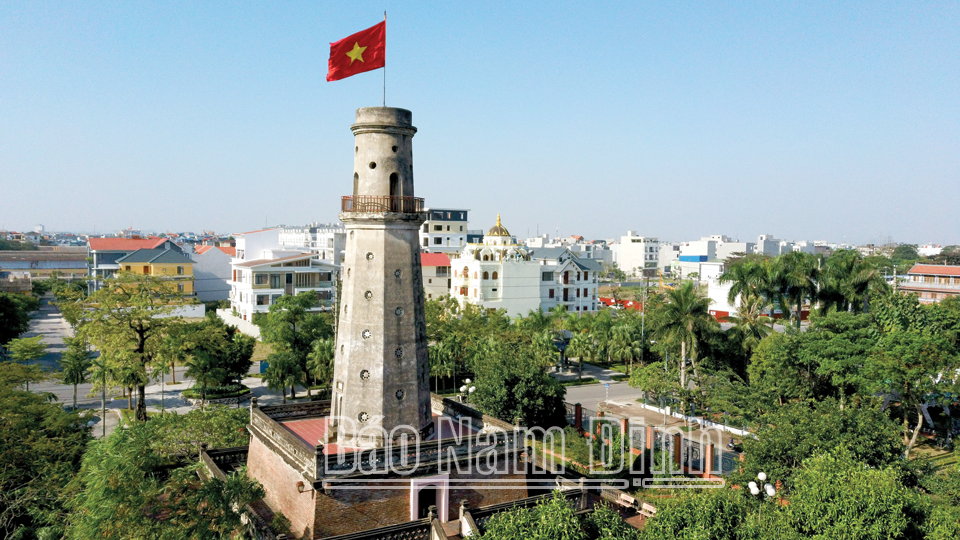 Thể hiện tình yêu Tổ quốc đúng đắn, phù hợp