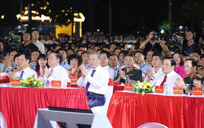 Tổng Bí thư, Chủ tịch nước Tô Lâm và các đại biểu dự chương trình. Ảnh: Lâm Khánh/TTXVN

