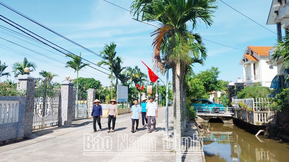 Ban công tác Mặt trận xóm 2, xã Hải Châu (Hải Hậu) thường xuyên sâu sát cơ sở, tuyên truyền, vận động nhân dân thực hiện các phong trào thi đua yêu nước. 