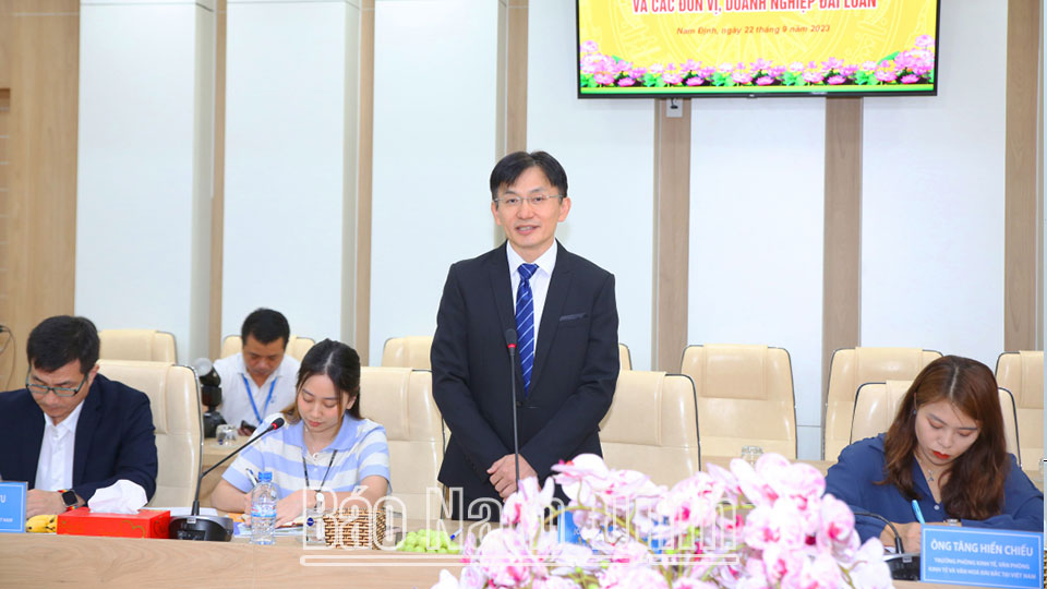 Ông Cheng Chi Liang, Tổng giám đốc Trung tâm Điều hành Việt Nam, Công ty TNHH Pegatron Việt Nam phát biểu tại buổi làm việc. 