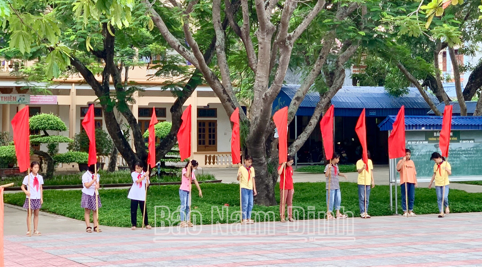 Học sinh Trường Tiểu học Nam Hồng (Nam Trực) tập đội hình, đội ngũ chuẩn bị cho Lễ khai giảng năm học mới 2023-2024. 
