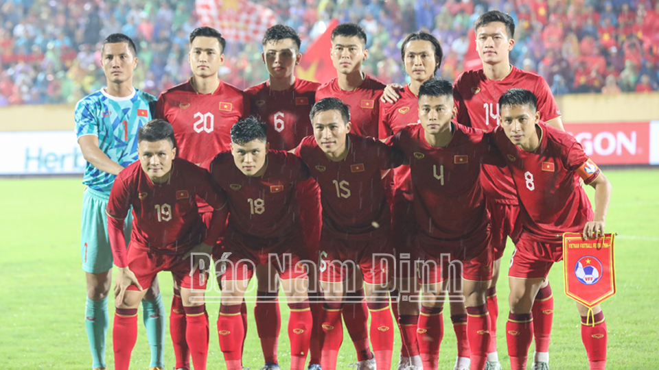 Đội hình thi đấu của đội tuyển bóng đá Việt Nam. 
