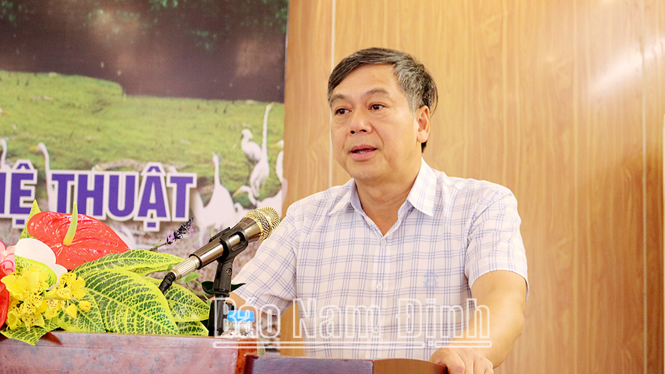 Đồng chí Trần Lê Đoài, TUV, Phó Chủ tịch UBND tỉnh phát biểu tại buổi khai mạc Trại sáng tác VHNT tỉnh.
