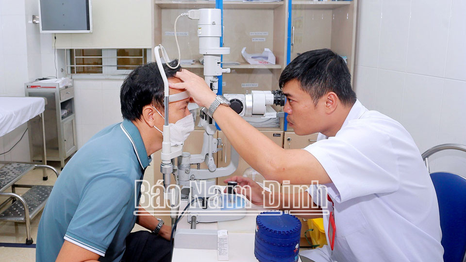 Sáng 18-9-2023, nhiều bệnh nhân mắc bệnh đau mắt đỏ đến khám, điều trị tại Bệnh viện Mắt tỉnh.
Ảnh: Việt Thắng