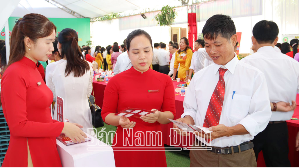 Agribank Nam Định đồng hành cùng nông dân chuyển đổi số