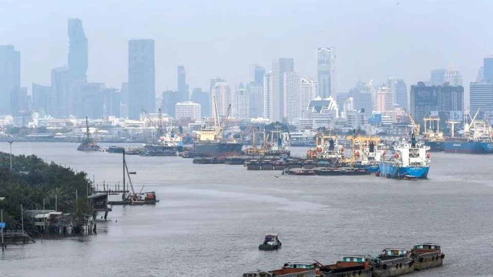 Các tàu vận tải hàng hóa gần cảng Bangkok, Thái Lan. (Ảnh: Reuters)
