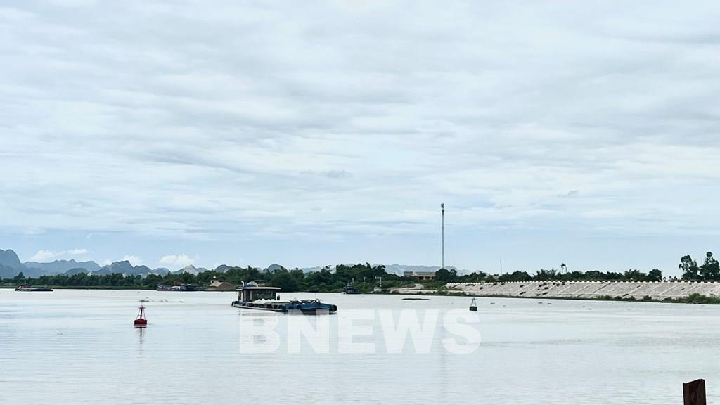 Hoạt động vận tải thủy ở Nam Định.