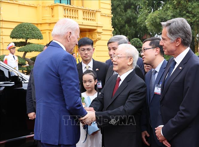 Tổng Bí thư Nguyễn Phú Trọng đón Tổng thống Hoa Kỳ Joe Biden.