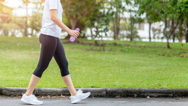 Nếu bạn đi bộ đúng, khoảng 30 đến 60 phút mỗi ngày, cơ thể sẽ tiêu hao khoảng 300 calo và đốt cháy lượng mỡ thừa toàn thân.