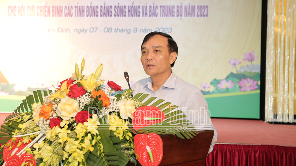 Thượng tướng Phạm Hồng Hương, Phó Chủ tịch Hội CCB Việt Nam phát biểu khai mạc buổi  tọa đàm.
