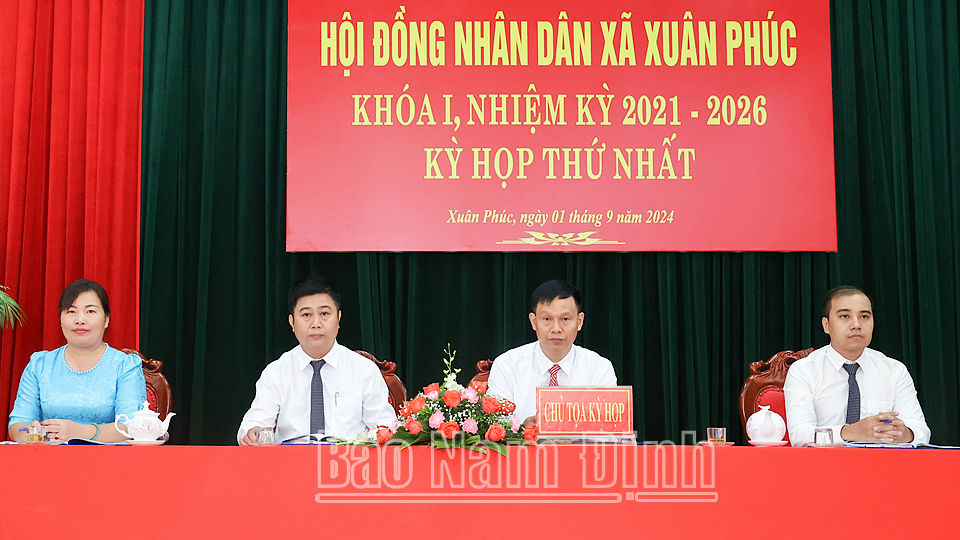 Đoàn chủ tọa kỳ họp HĐND xã Xuân Phúc lần thứ nhất, khóa I, nhiệm kỳ 2021-2026. 
