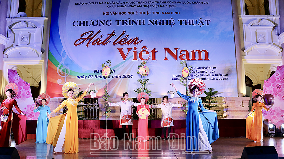 Chương trình nghệ thuật “Hát lên Việt Nam”