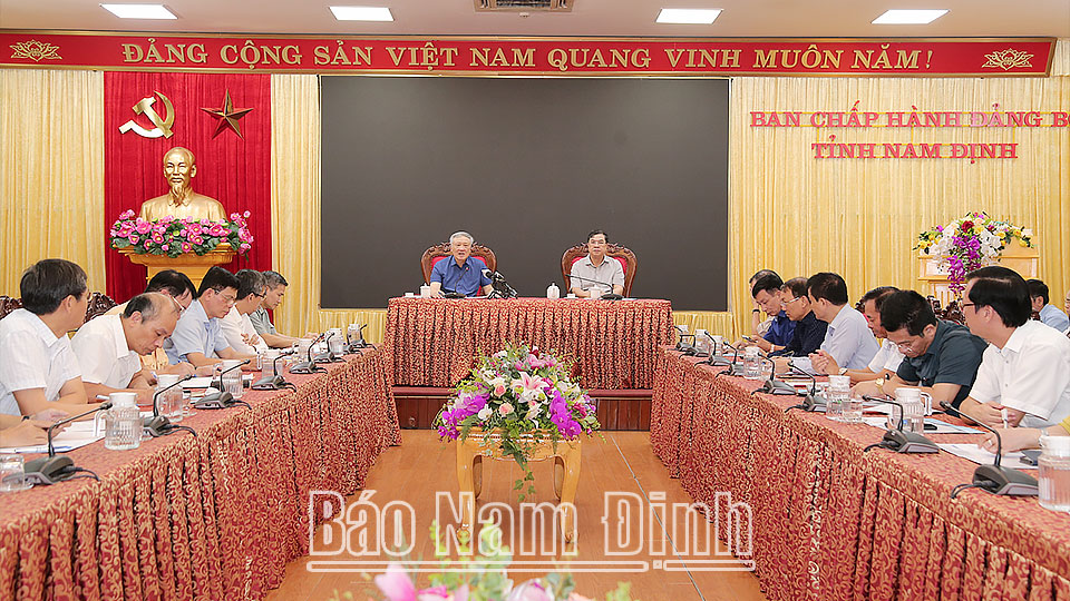 Quang cảnh buổi làm việc.