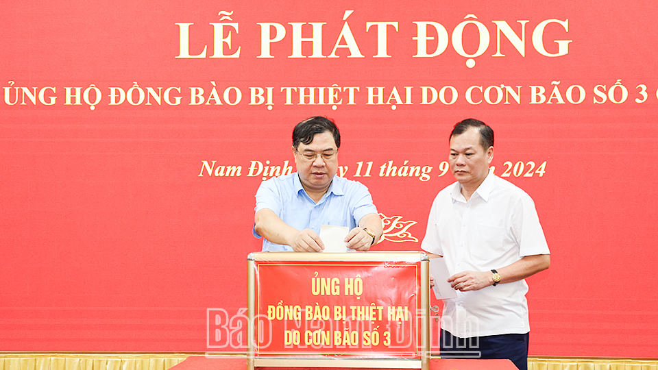 Tình người trong bão, lũ