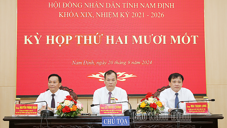 Chủ tọa kỳ họp.
            