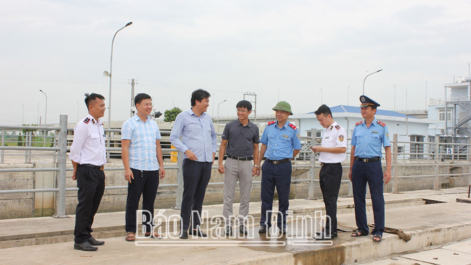 Lãnh đạo Sở Giao thông Vận tải kiểm tra công tác phòng, chống bão số 3 tại Kênh và Âu tàu Nghĩa Hưng.