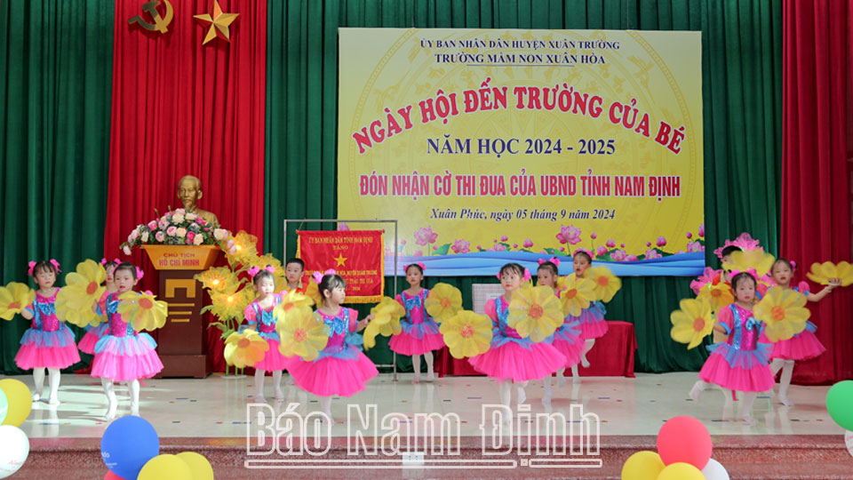 Biểu diễn văn nghệ chào mừng năm học 2024-2025 của các cháu Trường Mầm non Xuân Hòa (Xuân Trường).