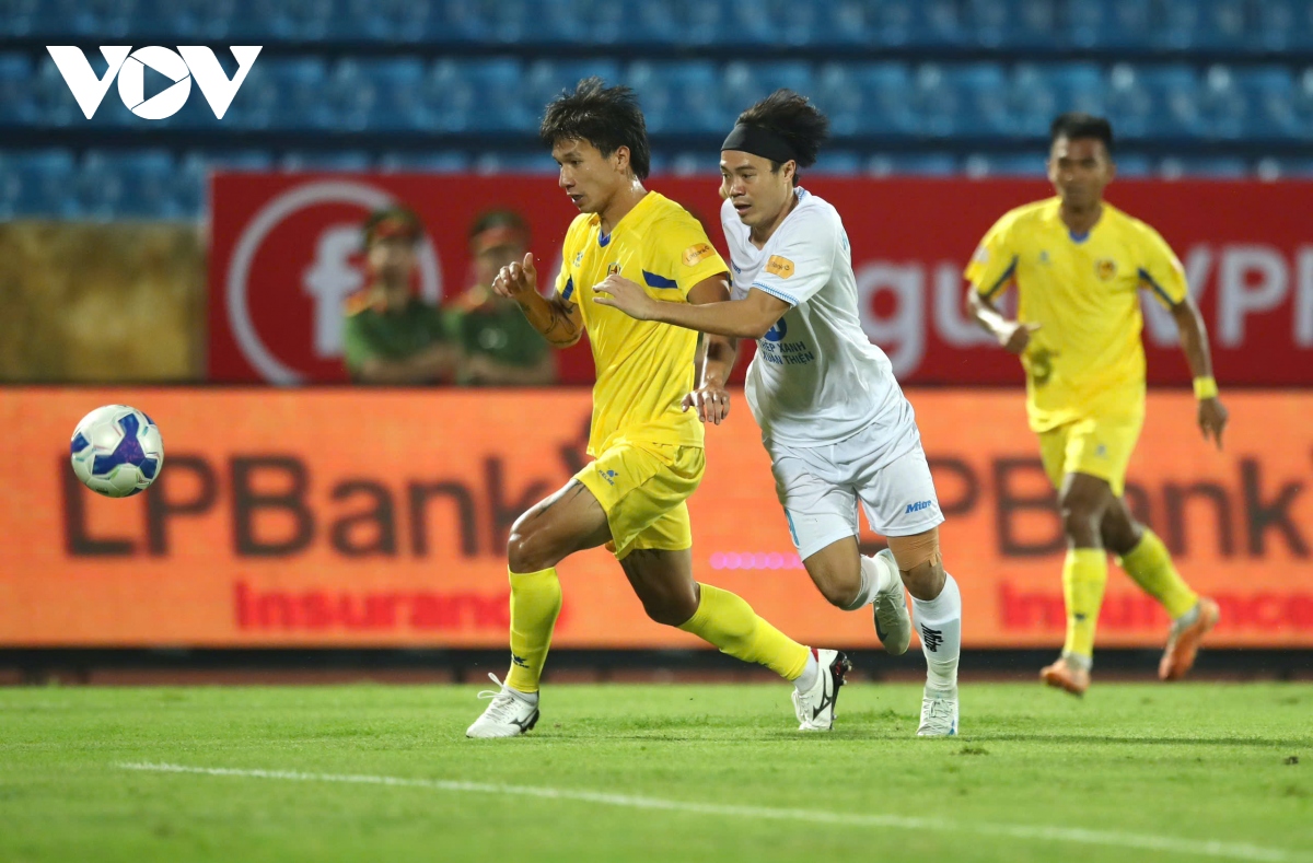 Nam Định đối mặt lịch thi đấu dày đặc, ĐT Việt Nam khó đủ quân trước ASEAN Cup