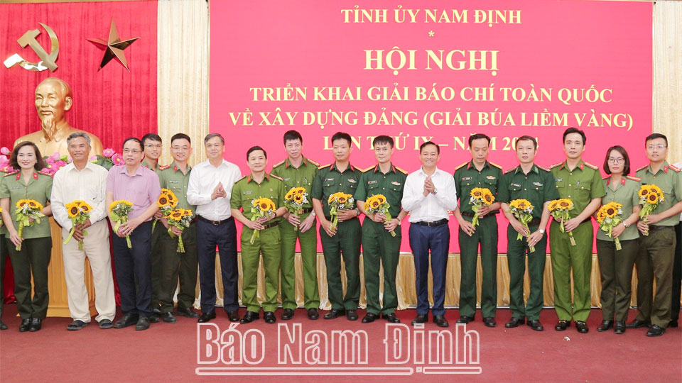 Tác phẩm tham dự giải báo chí Búa Liềm vàng lần thứ IX-2024: Tổ chức thực hiện tốt các chủ trương, đường lối của Đảng
trên lĩnh vực tổ chức xây dựng Đảng