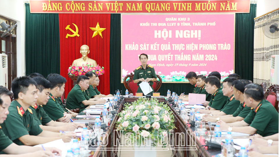 Quang cảnh buổi làm việc. 