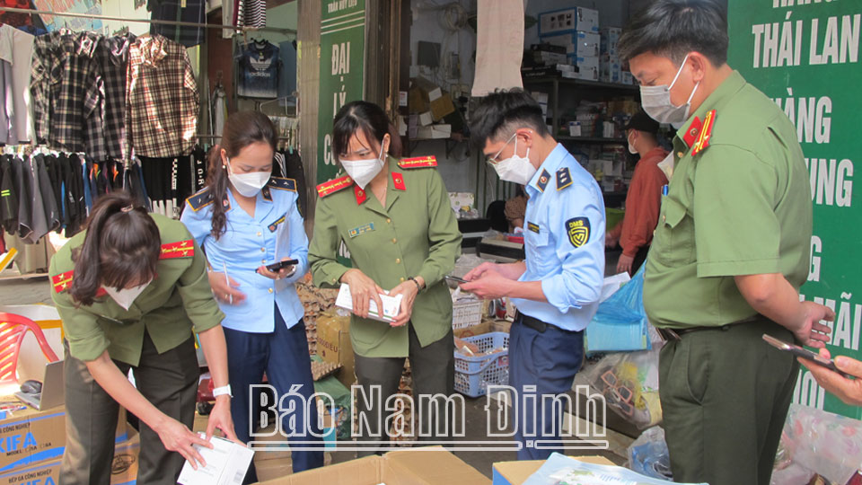 Các lực lượng chủ động phối hợp
chống buôn lậu, gian lận thương mại và hàng giả