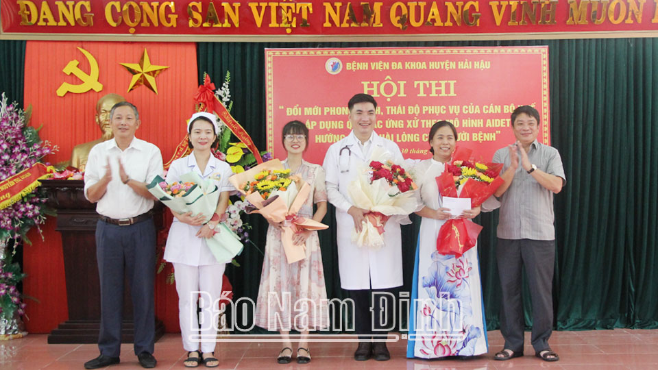 Bệnh viện Đa khoa Hải Hậu tổ chức Hội thi “Đổi mới phong cách thái độ phục vụ của nhân viên y tế áp dụng quy tắc ứng xử theo mô hình AIDET hướng tới sự hài lòng của người bệnh”.