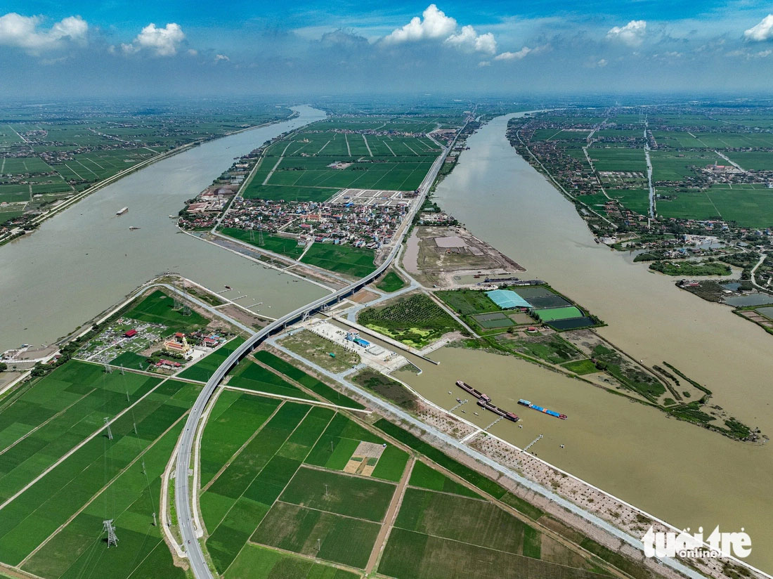 Kênh đào Nghĩa Hưng góp phần làm tăng hàng hóa luân chuyển giữa Hải Phòng, Quảng Ninh với các cảng sông tại Nam Định, Ninh Bình, giảm tải cho đường bộ