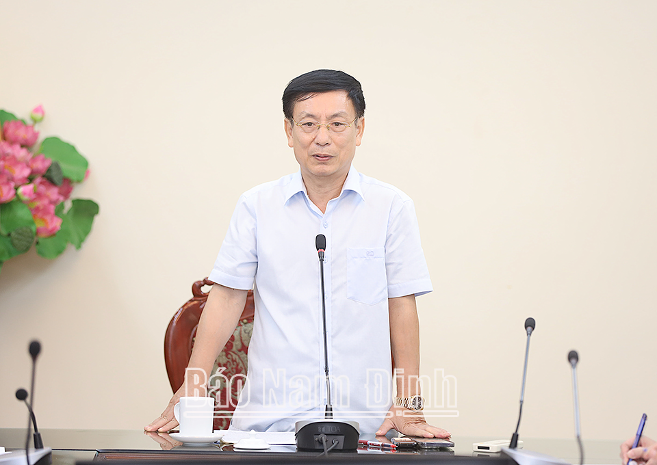 Đồng chí Phạm Đình Nghị, Phó Bí thư Tỉnh ủy, Chủ tịch UBND tỉnh phát biểu kết luận hội nghị. 