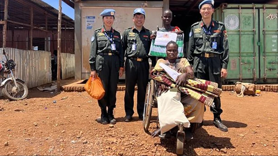 UNMISS trao Huy chương Gìn giữ Hòa bình cho 3 sĩ quan Công an Việt Nam