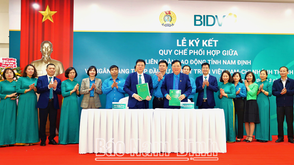 Lễ ký kết quy chế phối hợp giữa Liên đoàn Lao động tỉnh và BIDV Thành Nam tháng 3-2023.