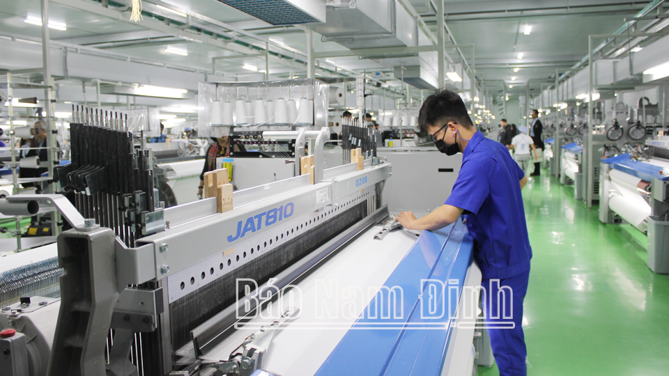 Công ty Cổ phần Dệt Bảo Minh, Khu Công nghiệp Bảo Minh (Vụ Bản) chuyên sản xuất các sản phẩm vải, sợi. 
Ảnh: Thành Trung