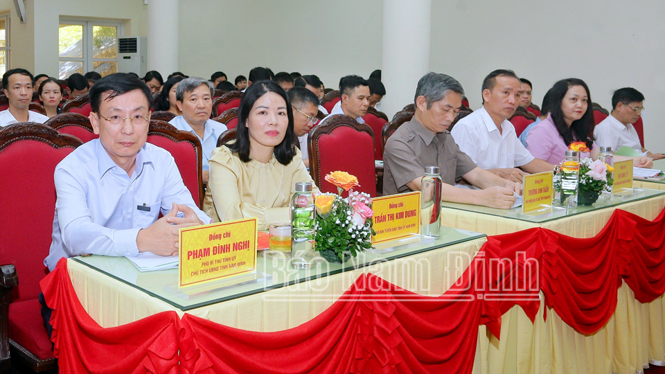 Đồng chí Phạm Đình Nghị, Phó Bí thư Tỉnh ủy, Chủ tịch UBND tỉnh dự hội nghị. 
