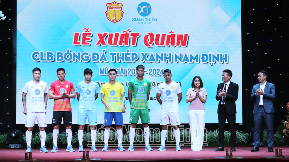 Ra mắt mẫu trang phục thi đấu chính thức của CLB Thép Xanh Nam Định mùa giải V-League 2023-2024.
