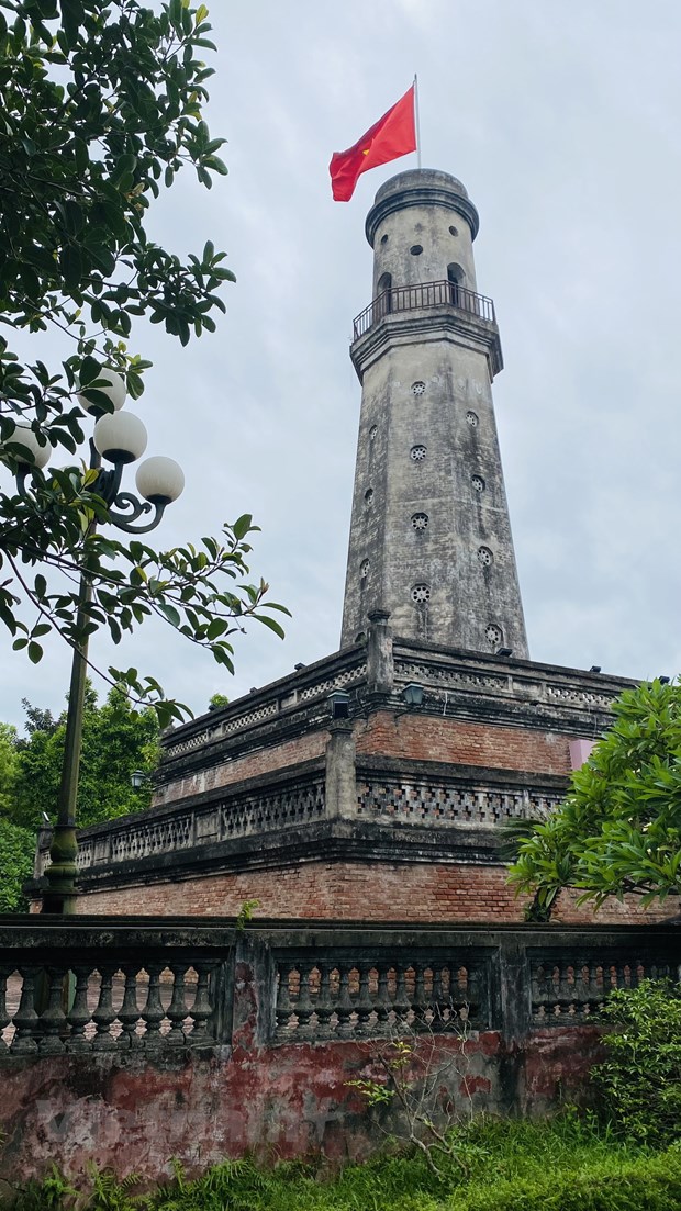 Kiến trúc Cột cờ Nam Định khá tương đồng với kiến trúc Cột cờ Hà Nội.