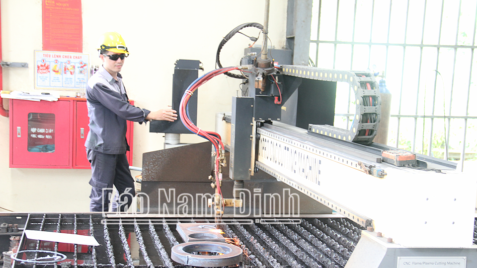 Ứng dụng công nghệ cao trong sản xuất máy xây dựng tại Công ty TNHH Quyết tiến, xã Giao Tiến (Giao Thủy).