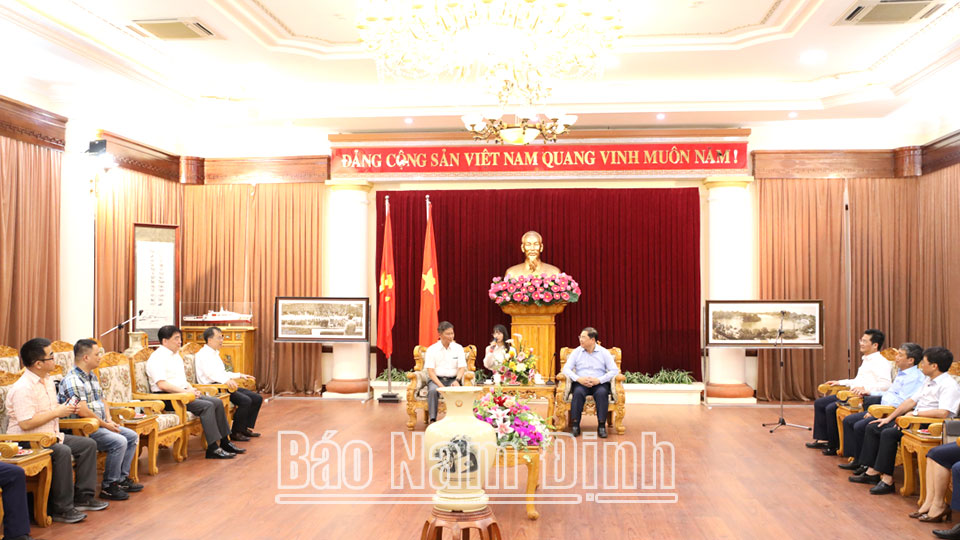 Quang cảnh buổi làm việc. 