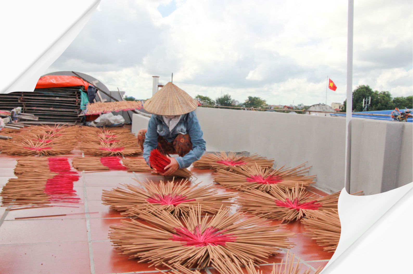 Nghề làm hương đòi hỏi người thợ phải tỉ mỉ, cần mẫn.