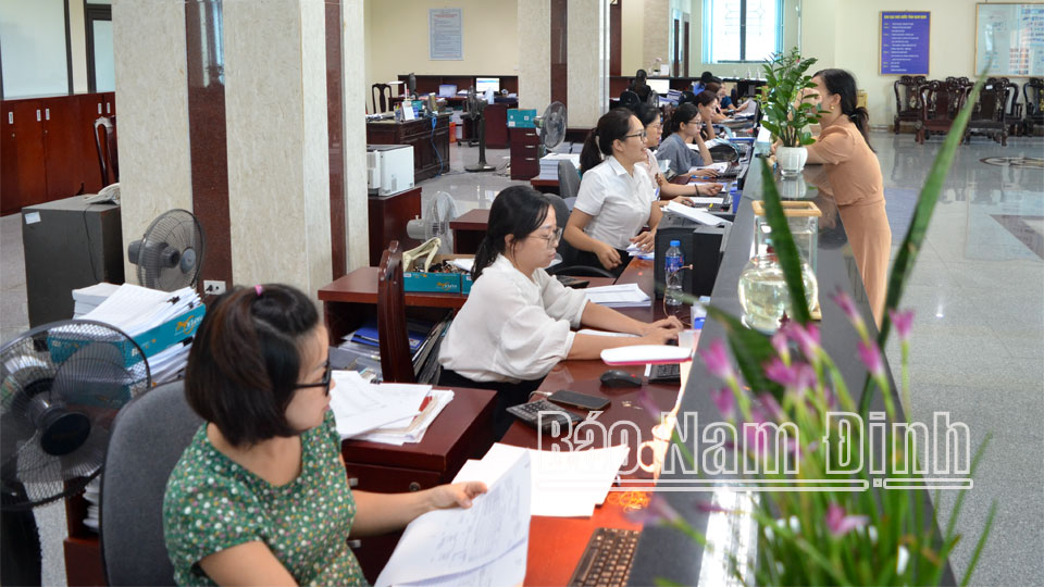 Kho bạc Nhà nước Nam Định không ngừng nâng cao chất lượng phục vụ, lấy sự hài lòng của khách hàng là thước đo kết quả thực hiện nhiệm vụ của cá nhân, đơn vị.