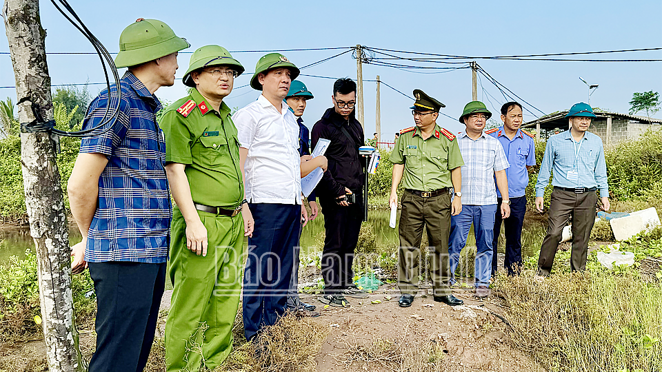 Lãnh đạo Công an tỉnh chỉ đạo triển khai phương án đảm bảo ANTT quá trình đo đạc đất đợt 3 để giải phóng mặt bằng Tổ hợp 3 dự án Thép xanh của Tập đoàn Xuân Thiện tại khu vực Cồn Xanh. 

