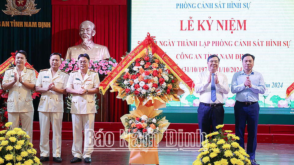 Đồng chí Bí thư Tỉnh ủy dự Lễ kỷ niệm 50 năm Ngày thành lập Phòng Cảnh sát hình sự (Công an tỉnh)