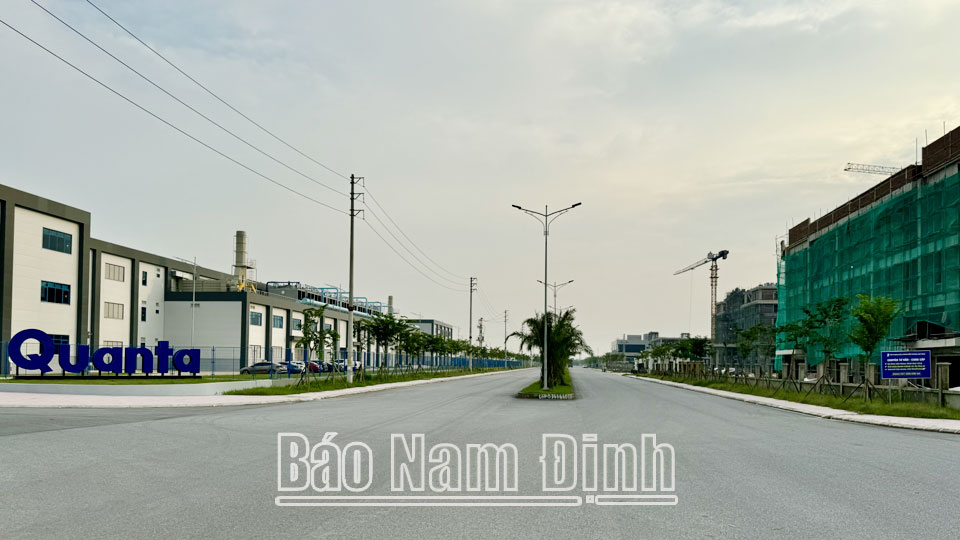 Nhờ chủ động đầu tư hạ tầng, Khu công nghiệp Mỹ Thuận (thành phố Nam Định) sẵn sàng cung ứng mặt bằng để các doanh nghiệp thuận lợi đầu tư các dự án lớn, công nghệ cao.