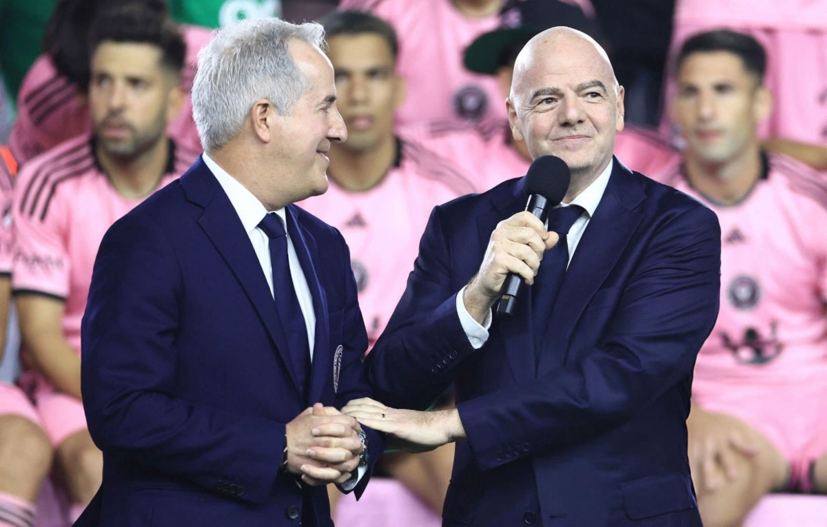 Chủ tịch FIFA - Gianni Infantino công bố Inter Miami giành quyền tham dự Club World Cup 2025. (Ảnh: Getty).