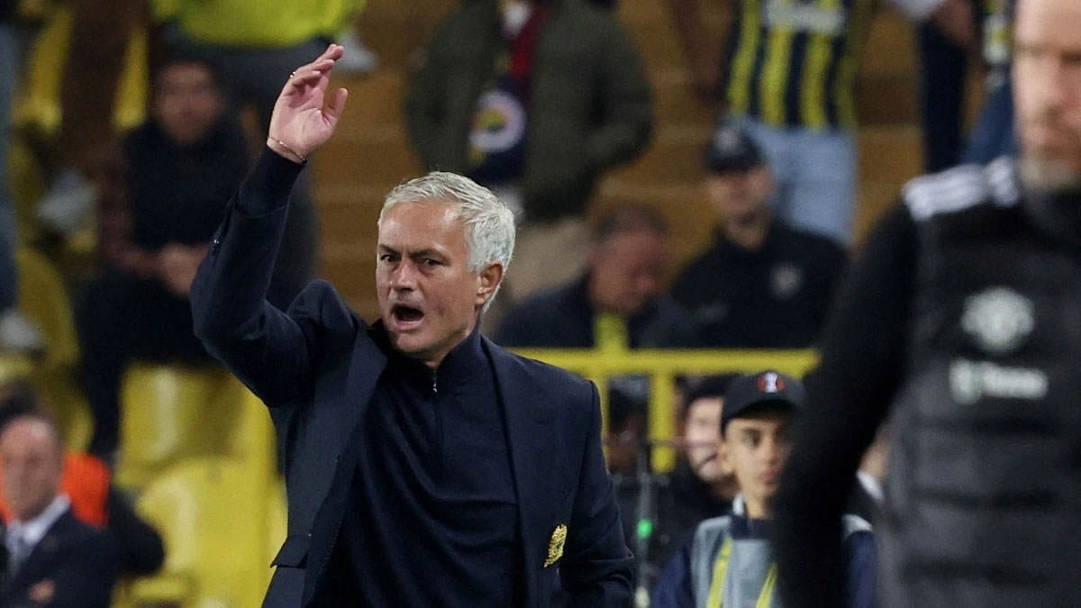 HLV Mourinho không hài lòng về công tác trọng tài (Ảnh: Reuters).