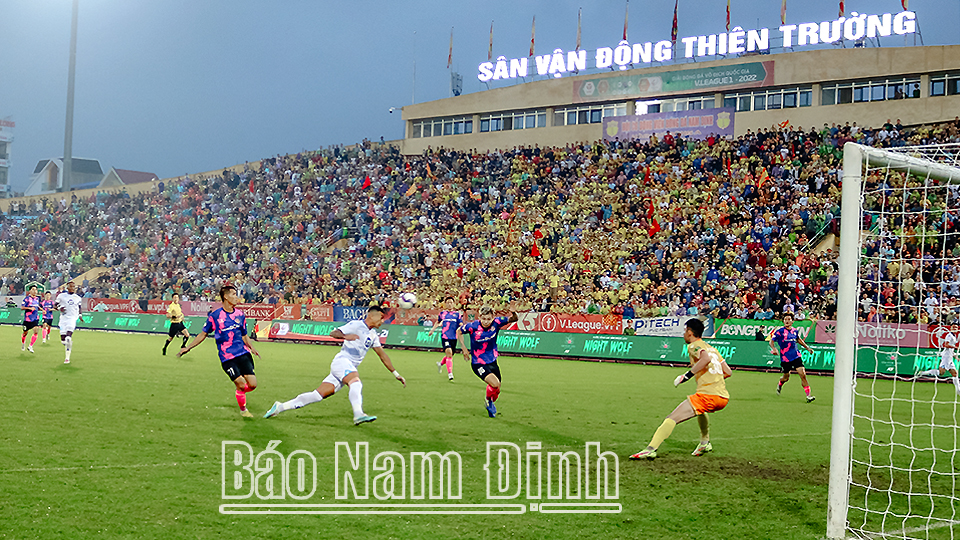 "Đè bẹp" CLB Sài Gòn với tỷ số 3-0, CLB Nam Định trụ hạng sớm trước 1 vòng đấu