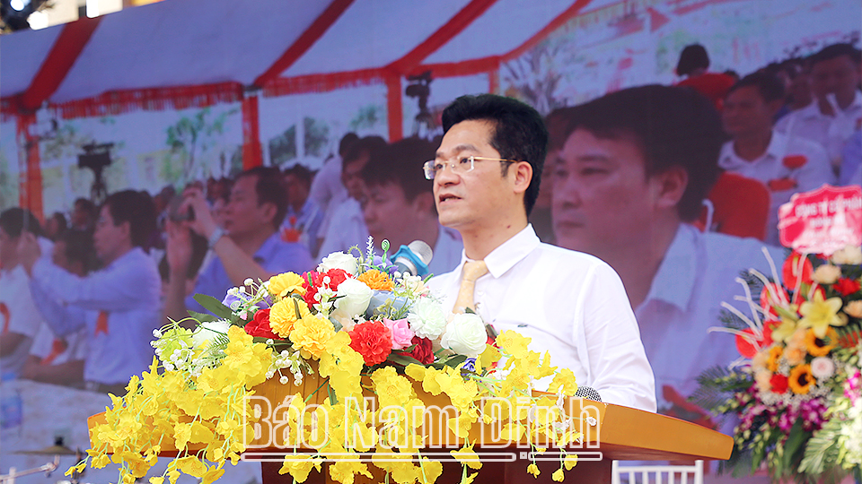 Đồng chí Phó Chủ tịch Thường trực UBND tỉnh Trần Anh Dũng dự kỷ niệm 60 năm thành lập Trường THCS Hiển Khánh