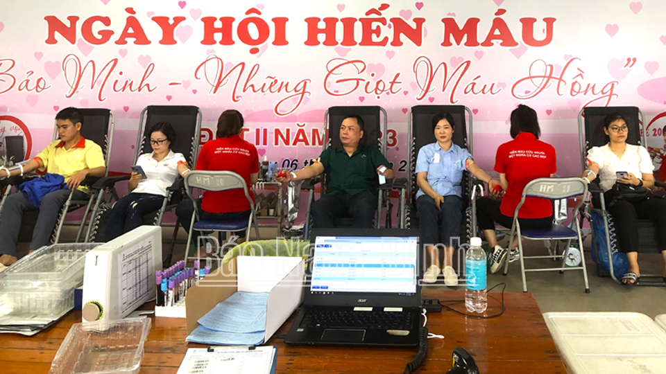 Hơn 500 đoàn viên, người lao động Khu công nghiệp Bảo Minh tham gia hiến máu tình nguyện