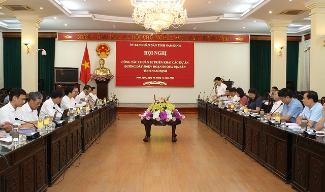 EVNNPT làm việc với UBND tỉnh Nam Định về việc triển khai thực hiện các dự án đường dây 500kV mạch 3 qua địa bàn địa phương này- Ảnh; VGP/ Toàn Thắng
            